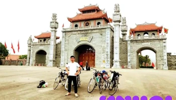 Cổng vào Quảng trường Đền Hùng - Hy Cương