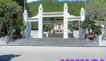 Mộ 10 Nữ Liệt sĩ Thanh niên Xung phong - Đồng Lộc