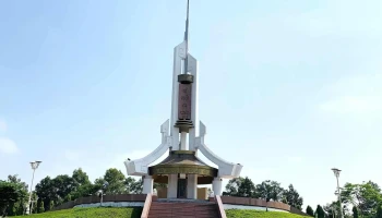 Tượng đài liệt sĩ - Ninh Trung