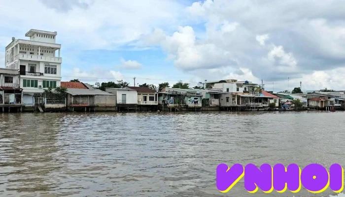 Ben Tau Du Lich Cai Be Video - Tiền Giang