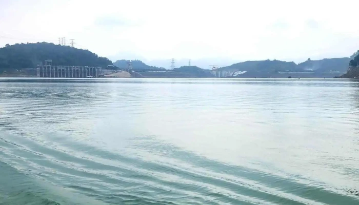 Ben Tau Du Lich Ho Hoa Binh Moi Nhat - Hòa Bình