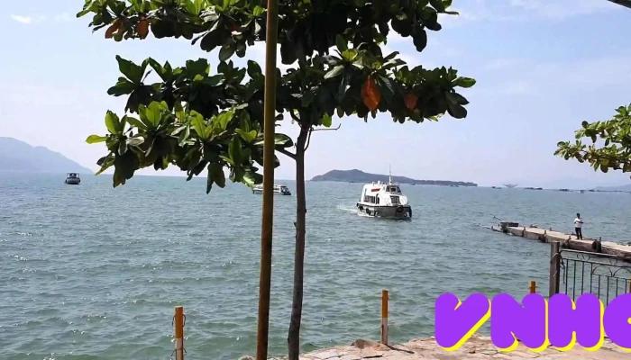 Ben Tau Du Lich Long Phu Bai Bien - Khánh Hòa