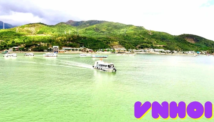 Ben Tau Du Lich Long Phu Tat Ca - Khánh Hòa