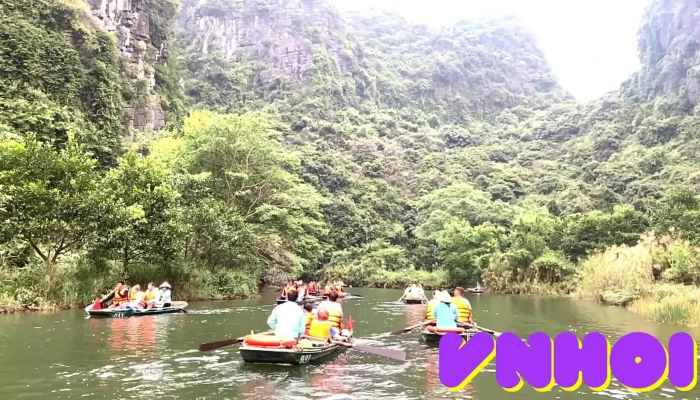 Ben Thuyen Tam Coc Nui - Ninh Bình
