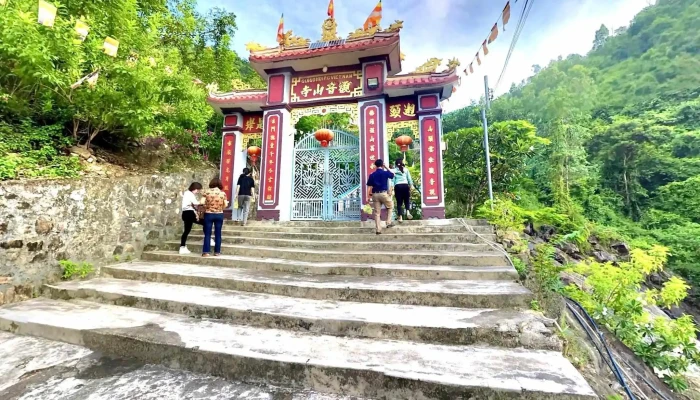 Chua Suoi Do Che Do Xem Pho Va 360deg - Khánh Hòa