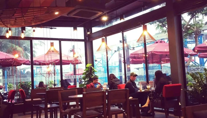 Cong Vien Nuoc Ho Tay Highlands Coffee - Hà Nội