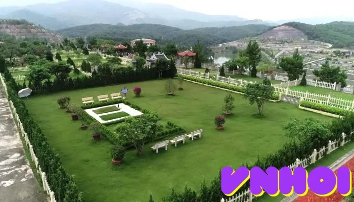 Cong Vien Tam Linh Lac Hong Vien Cua Chu So Huu - Hòa Bình