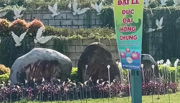Cong Vien Tam Linh Lac Hong Vien Video - Hòa Bình
