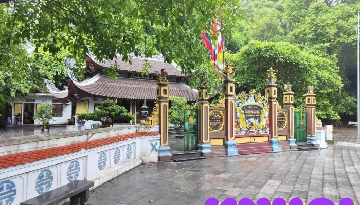 Cong Vien Thuy Son Den Tho Truong Han Sieu - Ninh Bình