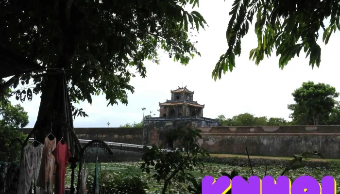 Cua Thuong Tu Dien Phung Tien - Thành Phố Huế