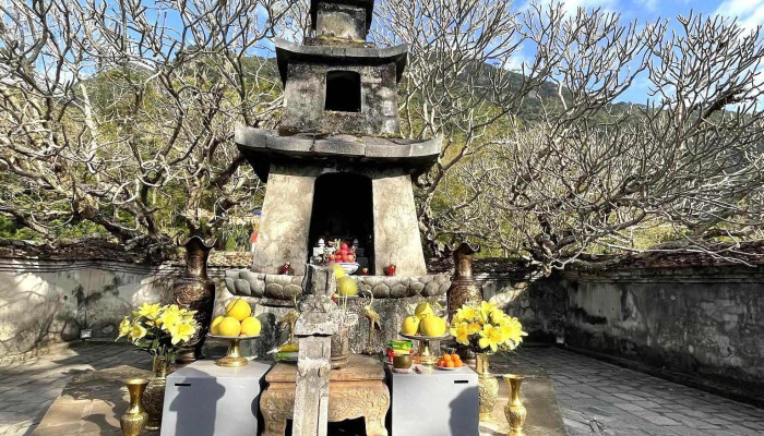 Danh Thang Yen Tu Hue Quang Kim Thap - Quảng Ninh