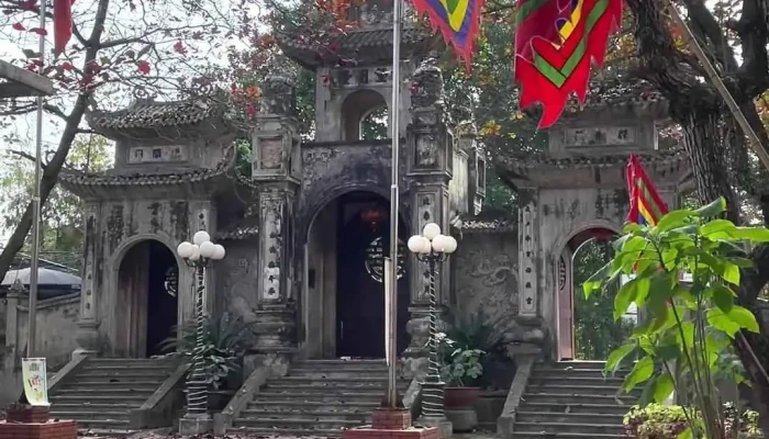 Den Ghenh Den Tho Goc Cua Hoang Thai Hau Y Lan Video - Hưng Yên