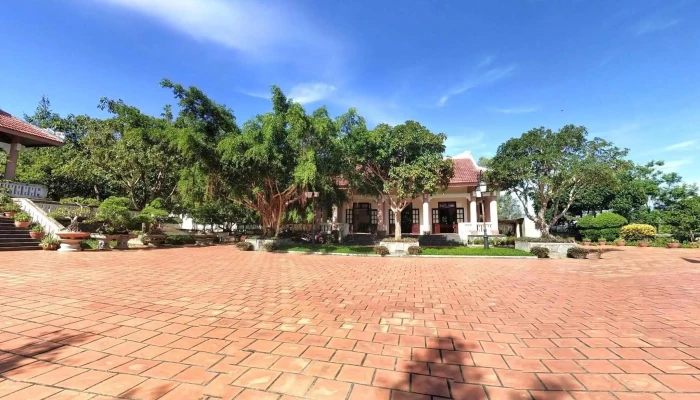Den Tho Anh Hung Dan Toc Truong Dinh Che Do Xem Pho Va 360deg - Tiền Giang