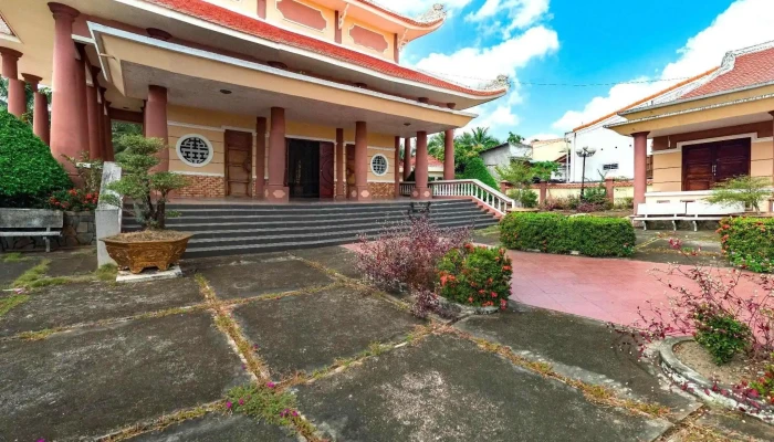 Den Tho Trung Tuong Dong Van Cong Che Do Xem Pho Va 360deg - Bến Tre