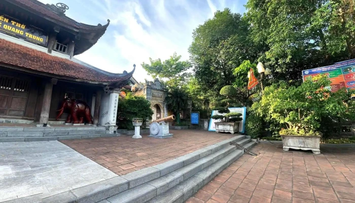 Den Tho Vua Quang Trung Che Do Xem Pho Va 360deg - Nghệ An