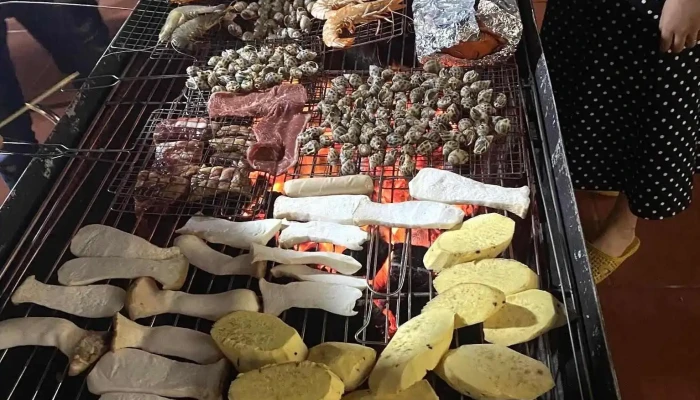 Hoa An Vien Thuc Pham Va Do Uong - Hòa Bình