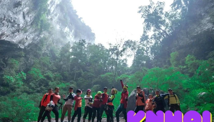 Hố sụt Kong - Tân Trạch