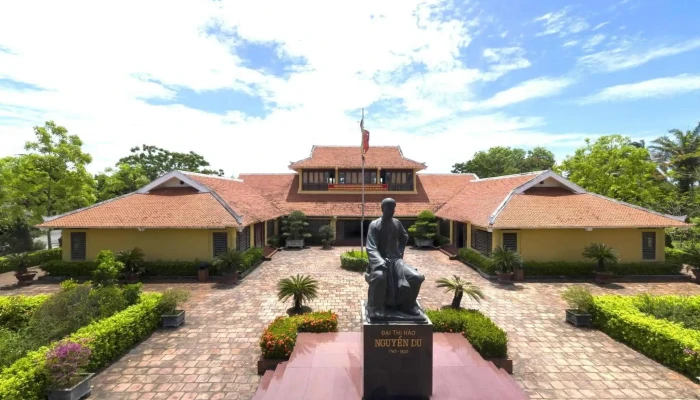 Khu Luu Niem Dai Thi Hao Nguyen Du Che Do Xem Pho Va 360deg - Hà Tĩnh