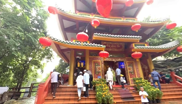 Khu Vuc Be Da Ba Chua Xu Ngu Che Do Xem Pho Va 360deg - An Giang
