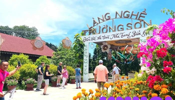 Lang Nghe Truong Son Tat Ca - Khánh Hòa