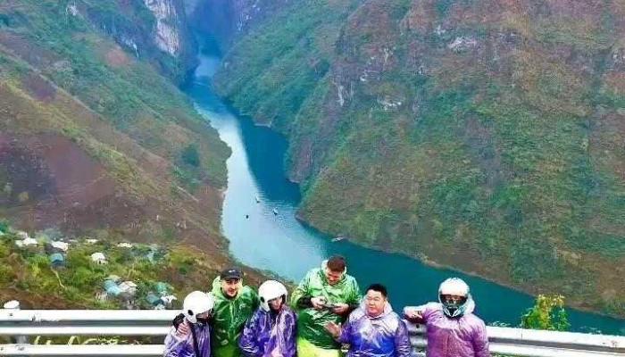 Local Ha Giang Tours Hotel Cua Chu So Huu - Hà Giang