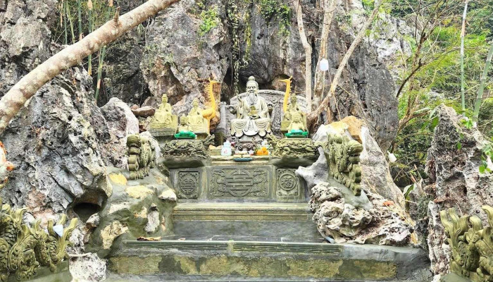 Luong Son Tien Quan Cua Chu So Huu - Hòa Bình