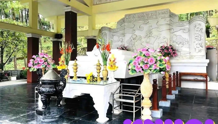 Mộ Bà Hoàng Thị Loan - Nghệ An