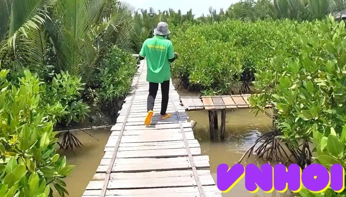 Nguoi Giu Rung   Nha Hang Sinh Thai   Du Lich Trai Nghiem Video - Bến Tre