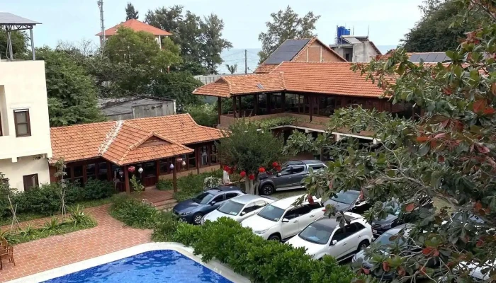 Nha Go An Nhien Cua Chu So Huu - Bình Thuận