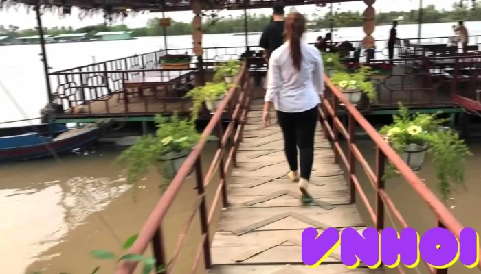 Nha Hang Lang Be Bau Khong Khi - Bến Tre