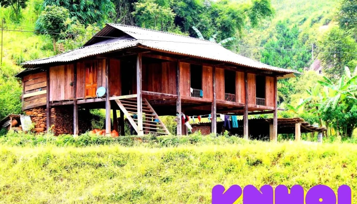 Nha Khach Tram Tau Ngoai That - Yên Bái