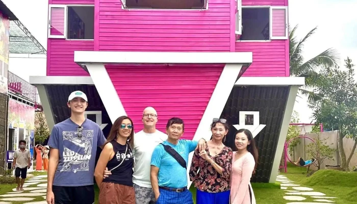 Nha Up Nguoc Pink House Tien Giang Cua Chu So Huu - Tiền Giang
