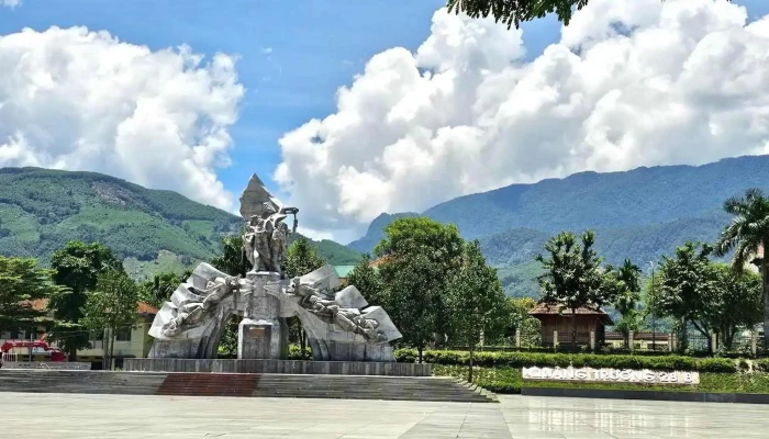 Quảng Trường 28-8 - Đt622