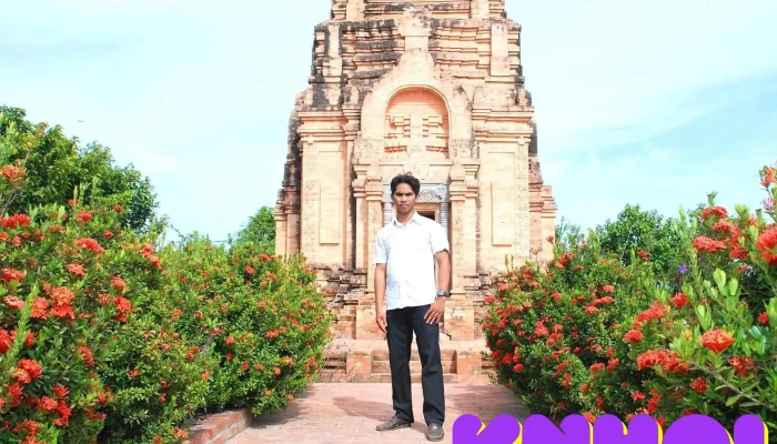 Tháp cổ Chót Mạt - Ấp Xóm Mới
