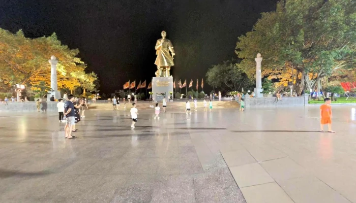 Tuong Dai Tran Quoc Tuan Che Do Xem Pho Va 360deg - Nam Định