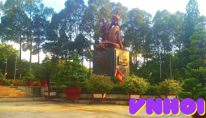 Tượng đài Chiến thắng Long Bình - Long Bình