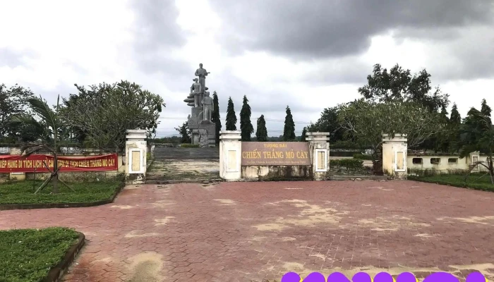 Tượng đài Chiến Thắng Mỏ Cày - Ql1A