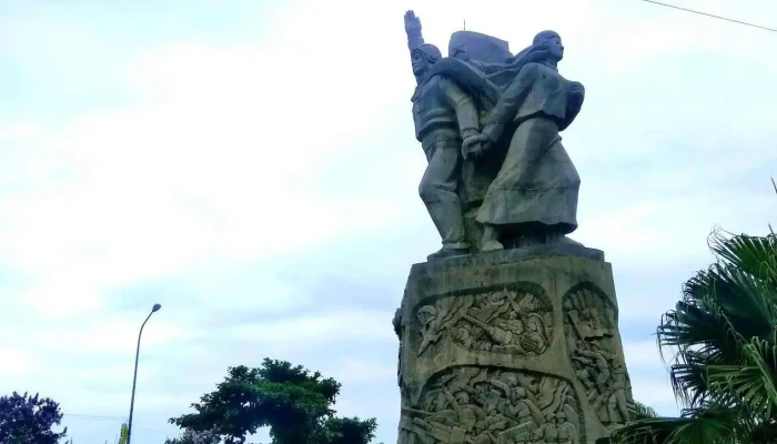 Tượng Đài Khe Sanh - Lê Duẩn