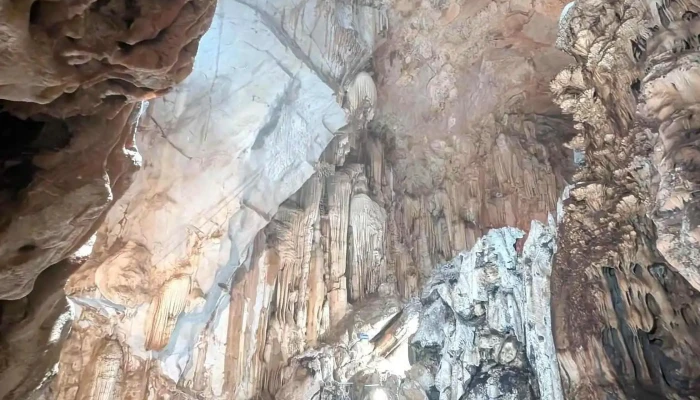 Vai Gioi Cave -  Moi Nhat - Ninh Bình