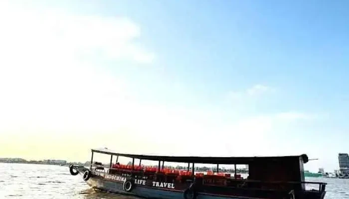 Đón khách tại Cảng du thuyền mỹ tho - Tiền Giang